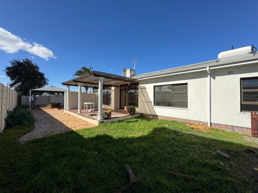 To Let 6 Bedroom Property for Rent in Table View Western Cape